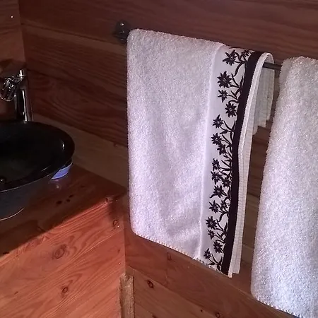 Bed & Breakfast Roulotte-cabane De La Vallette